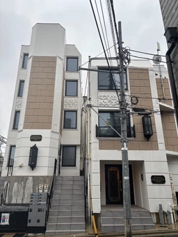 南新宿駅 徒歩3分 メゾネット　【エステ・ネイルサロン・フェイシャルエステ・アイサロン】立て看板禁止（予約制のみ）外観