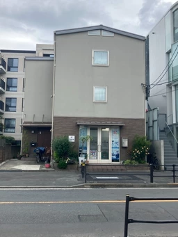 京王線「布田」駅徒歩2分、事務所内装承継可、駐車場または駐輪場スペース有