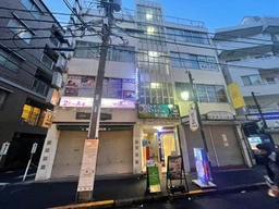 ☆東中野駅東口徒歩1分‼視認性抜群‼角地にある物件です‼☆外観