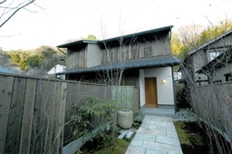 【1階居抜き店舗、2階家具付居宅の１棟貸】現況懐石料理店☆飲食可☆鎌倉駅より京急バス15分「大塔宮」バス停より徒歩５分外観