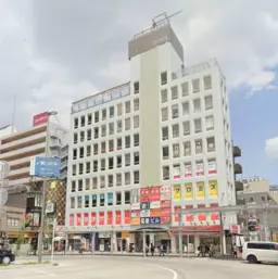 京王線「調布」駅広場口徒歩1分!駅前ロータリー内!!駅前の限られた立地!待望の空室情報です!!