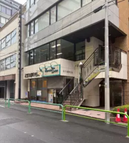 半蔵門駅 徒歩1分 麹町学園通り沿い 直接階段あり 2F事務所仕様物件 【飲食不可】
