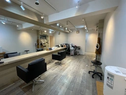 鷺ノ宮駅から徒歩1分☆10年以上盛業の美容室居抜き、内装美麗☆外観