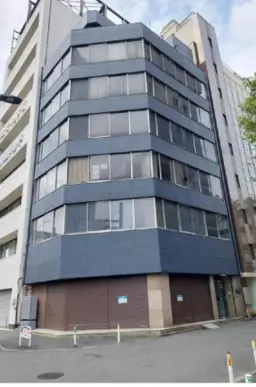 【KKM1111】新宿駅徒歩3分の好立地1階募集！前テナント補聴器店！飲食、美容室不可！