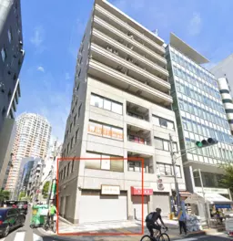 渋谷駅4分青山通りに面した１階角地✴︎１６.２坪の物販居抜きテナント！内装綺麗です【飲食不可】外観