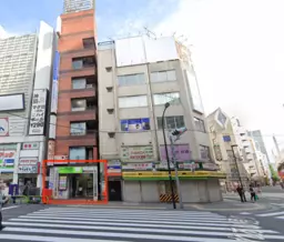 神田駅徒歩1分１８.４坪のバー居抜きテナント！視認性はお約束です。美内装ですぐの開業可能【重飲食不可】外観