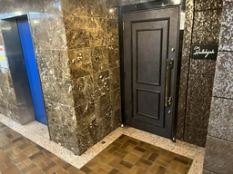 新宿歌舞伎町／区役所通り・花道通りに面すラウンジ居抜き物件／3階【何業も可】