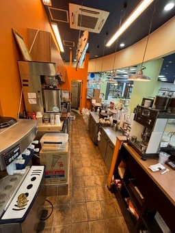 商業施設内の100席フードコート☆ カフェ居抜き、多様な事業を即展開。外観