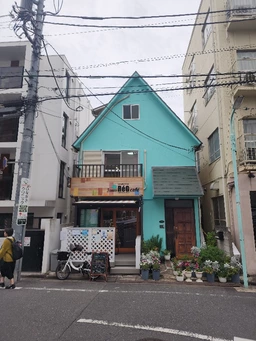 代々木八幡至近！地蔵通り商店街沿い　人通り多く、物販・アトリエ・エステや美容系店舗向け！テラス(約5.14㎡)付店舗外観