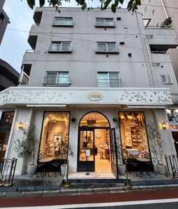 中目黒駅徒歩５分！人通りの多い目黒川目の前◎スケルトンも相談可能、お洒落内装の居抜き物件外観