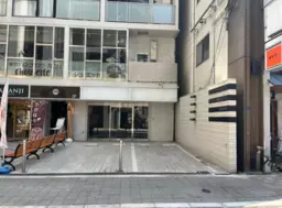【IJ1119】東心斎橋1階路面店舗！軽飲食相談可能！1階西(約23.45坪)+前面駐車場2台分外観