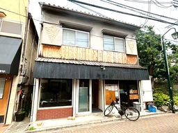 茨木駅徒歩３分　春日商店街に面した焼鳥居抜き物件外観