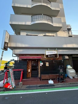 24席居抜き。低投資で即開業、新業態へ。外観