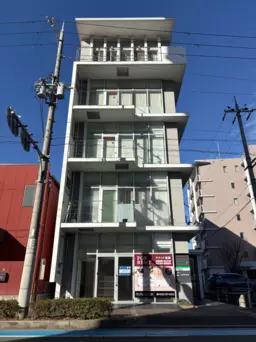 1階路面店舗　前面ガラス張り　三田駅より徒歩7分 　【飲食可・業態はご相談】外観