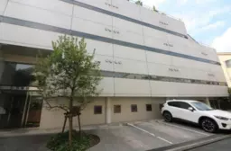 天井高約４ｍ・スタジオ、スクールなど