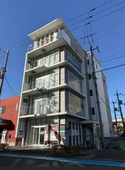 事務所仕様にリニューアル済　前面ガラス張り　三田駅より徒歩7分 　【業態はご相談】外観