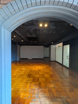 表記は「2階」ですが路面店舗です｜北野異人館エリア外観