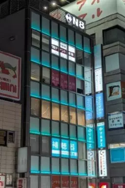 JR立川駅北口から徒歩1分、駅近好立地です。複数路線が利用可能でアクセスが非常に便利です。外観