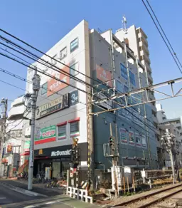 久米川駅 徒歩1分◆ロータリー目の前で視認性大◆壁面看板利用可◆サービス店舗に最適◆飲食不可◆外観