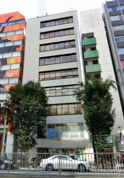 【飲食不可】渋谷駅徒歩3分！明治通り沿い、物販・サービス・事務所向け物件！外観