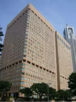 新宿中央公園前に位置する大型オフィスビル内の飲食フロア―1階！外観