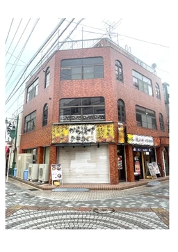 ①飲食店可能（重飲食も可）　②小田急相模原、商店街に面する角ビル　③1F路面店　④居抜き応相談外観