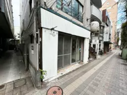 前テナント韓国焼肉屋　深夜営業可能 ！ 前面ガラス外観