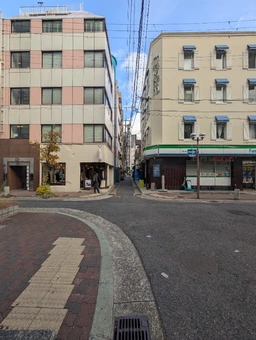 乙仲通り｜物販SHOPに適すレトロビル外観