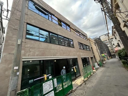 調布駅前ロータリーから徒歩約1分、隠れ家立地、新築RC（2026年1月完成）、天井高さ3m以上確保可能、重飲食◎可能区画