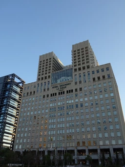 大阪ビジネスパーク駅 徒歩5分 大型ビル１階 【業種相談】外観