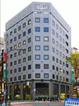 新宿三丁目駅 徒歩1分 明治通り・新宿通りに面する好立地路面店！