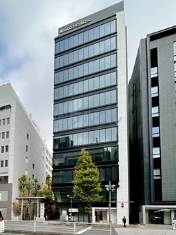 靖国通り沿いの新築物件！新宿三丁目駅E2出入口より徒歩1分。事務所仕様。予約制店舗要相談。（まずはご相談ください）外観