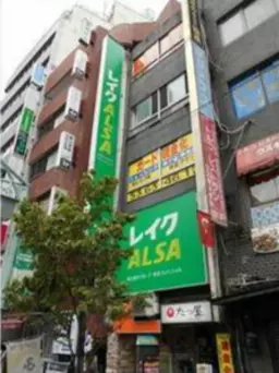 新宿駅 徒歩1分 現況:その他居抜きなど物件 【飲食不可】昼夜問わず人通り多い好立地物件ですがエレベーター無しの５階です