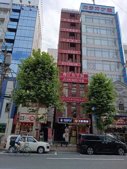 貸店舗・事務所／早稲田通り沿い／オフィス仕様／タイルカーペット・クロス貼り替え・室内クリーニング済み