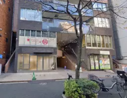 新宿御苑前駅 徒歩3分 花園通り沿い B1F〈102号室〉焼鳥屋居抜き物件 【飲食可】外観