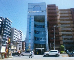 小田急・江ノ島線「鶴間」駅 西口前の物件外観