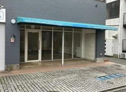 藤沢市鵠沼海岸2 27.5万円 鵠沼海岸駅1分！飲食可能な路面店！道路側が全面ガラス張りの店舗です！外観