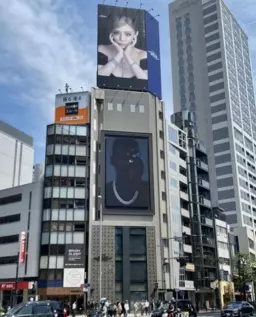 外苑前駅 徒歩2分 外苑西通り沿い　1～2階外観