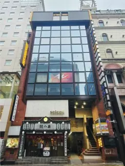 新宿三丁目駅 徒歩4分 3F 現況:カフェ 飲食居抜き物件 　詳細業種はご相談ください。外観