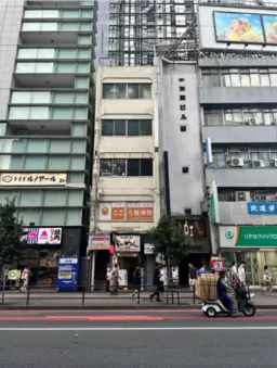 新宿駅 徒歩4分 小滝橋通り沿い1階路面店物件 【飲食可】