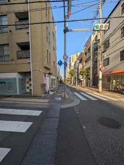 パールストリート｜角地1F外観