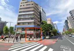 神保町駅１分靖国通りに面した交差点角地１階！２３坪テナントの大看板設置可能♪飲食、サービス、物販最適です【重飲食可能】