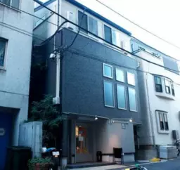 乃木坂駅 徒歩13分 造作無償譲渡 1F食物販店居抜き物件 【飲食可】外観