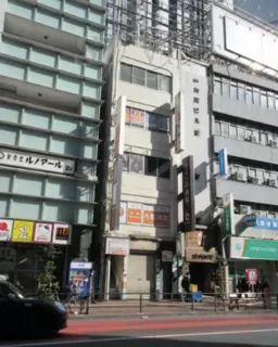 新宿駅 徒歩1分 前テナント：ラーメン屋 １階路面居抜き物件 【重飲食可】造作譲渡無償外観