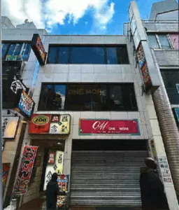 所沢駅プロぺ商店街通りに面した１〜３階１９５坪一括テナント。飲食、サービス、物販【重飲食可能】外観