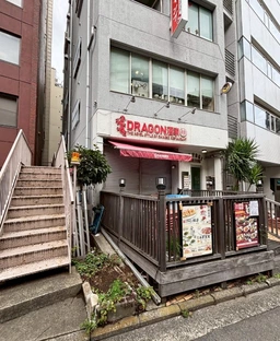 横浜駅徒歩6分！テラス席ありで視認性良好、滅多に出ない横浜エリア1階路面店！外観