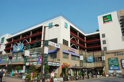 国領駅改札前商業施設1階外向き外観