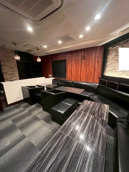 湯島駅 徒歩1分 現況:クラブ・キャバクラ・スナック居抜き【飲食可(重飲食不可)】外観