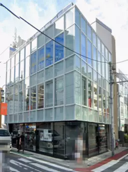 自由が丘駅 徒歩3分◆サービス店舗に最適◆「すずかけ通り」「自由通り」の角地◆道路面ガラス張りで視認性大◆業種要相談◆