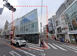 自由が丘駅徒歩3分！すずかけ通り沿いの角地！全面ガラス張りで視認の良い物件です！（飲食店不可）外観